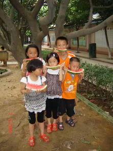 吃瓜观众唱歌,歌声传遍大街小巷